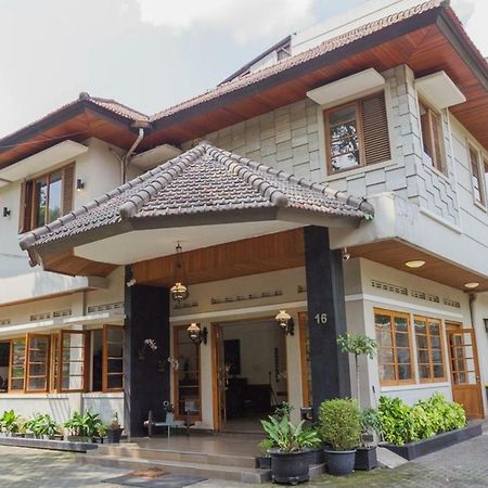 Hotel Reddoorz Near Institut Teknologi Bandung 2 Esterno foto